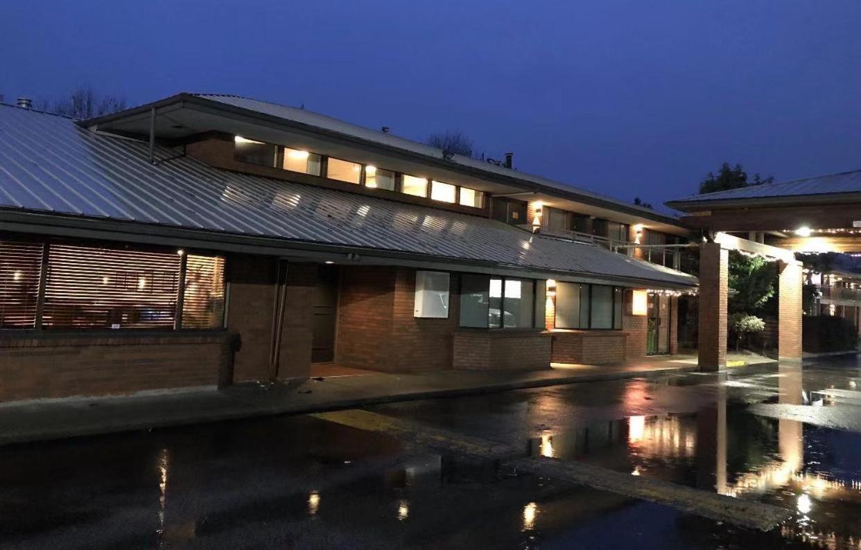 Art Infiniti Hotel Pitt Meadows Zewnętrze zdjęcie